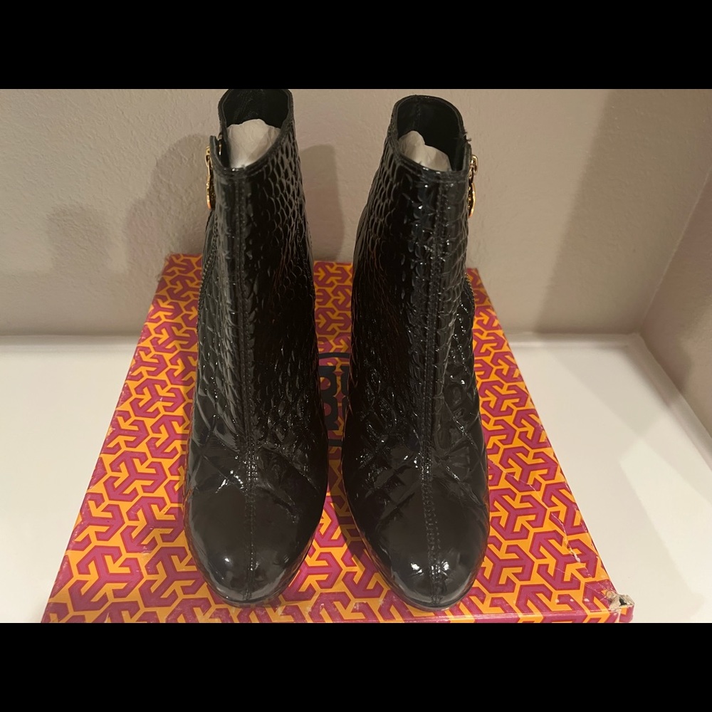 Tory Burch Leigh booties black patent size 11